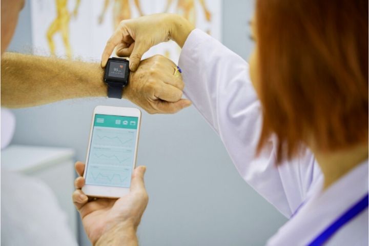 Why Are Smartwatches Being Used For Senior Health?